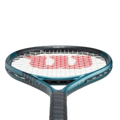 Raquette De Tennis Wilson Enfant Ultra 26 V4.0 (Cordé) -Magasin De Sport De Tennis 1831064wr116510u3ultra26v4bupnghigh res 1